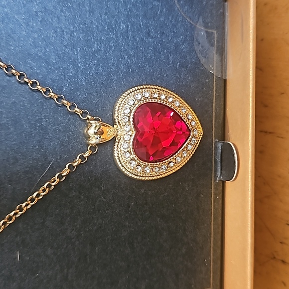 MONET Jewelry Set Heart Necklace and Studs Earrings Set Gold Tone Chain NIB - Picture 2 of 5